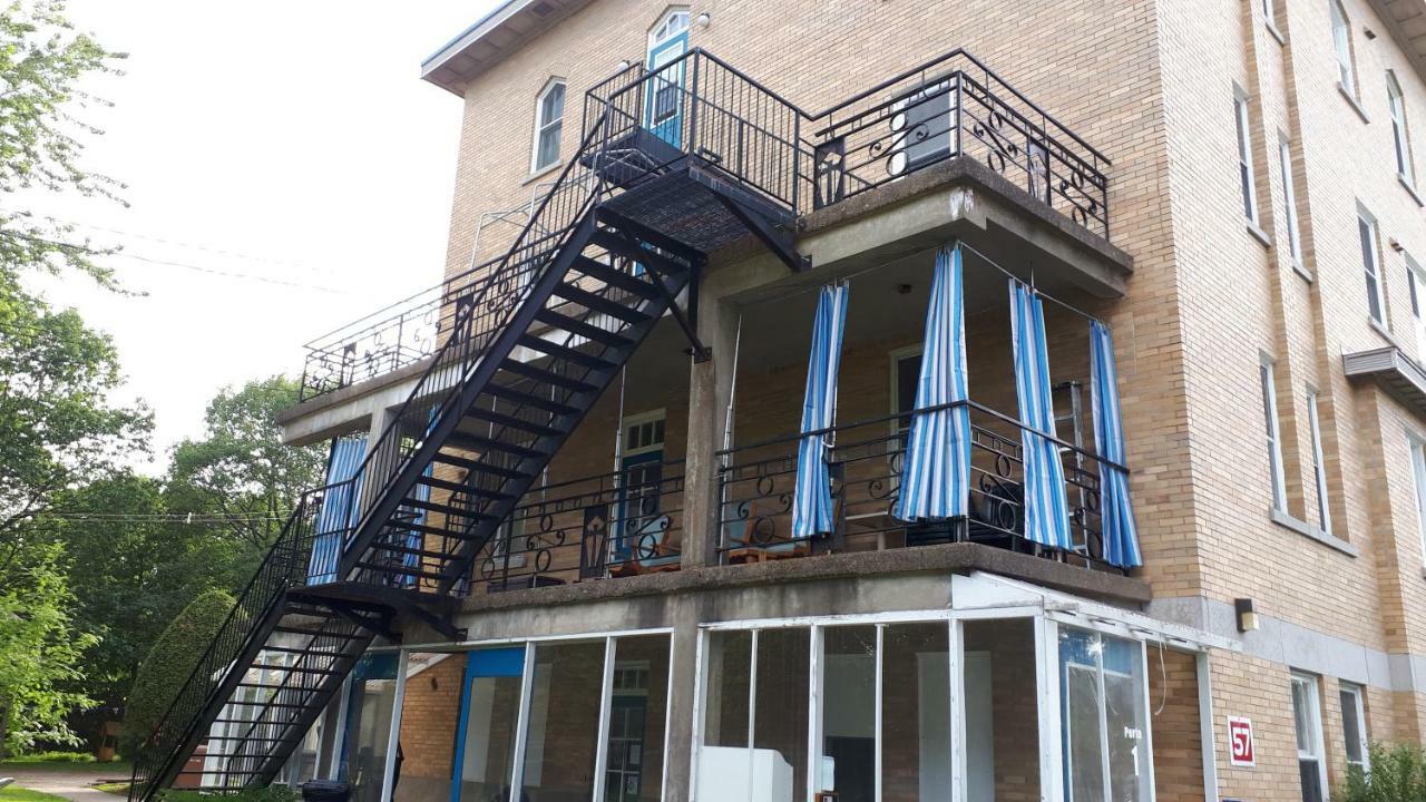 Mhotel Domaine L'Envolee- Maison Fleurie Victoriaville Exteriör bild