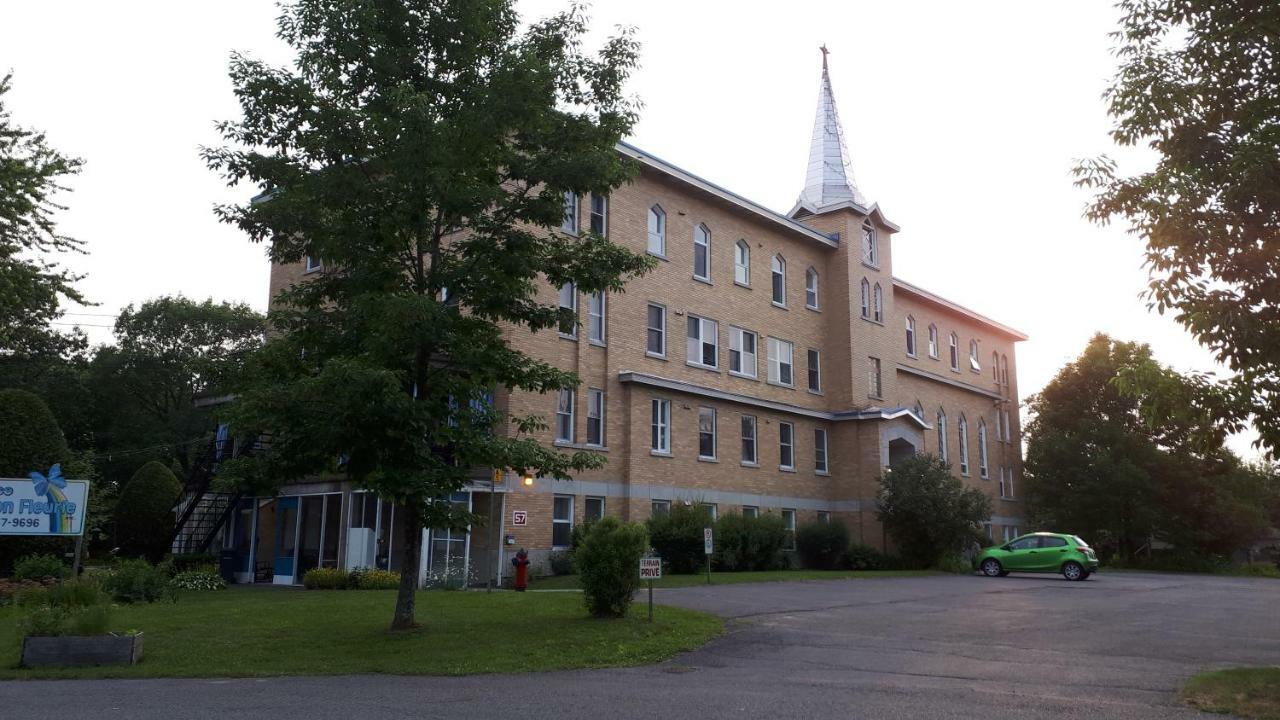 Mhotel Domaine L'Envolee- Maison Fleurie Victoriaville Exteriör bild